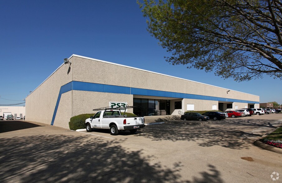 More Photos Of 11431 Ferrell Dr, Farmers Branch Warehouse For Lease