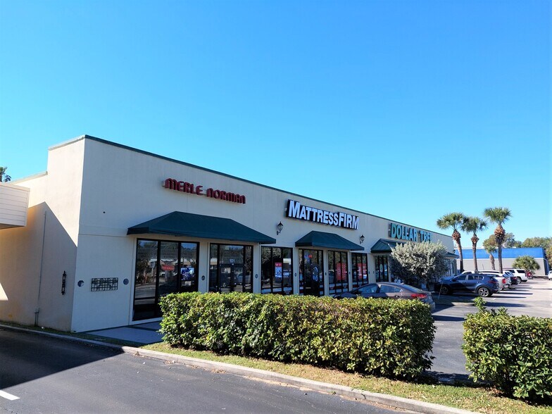 More Photos Of 701 21st St, Vero Beach General Retail For Lease