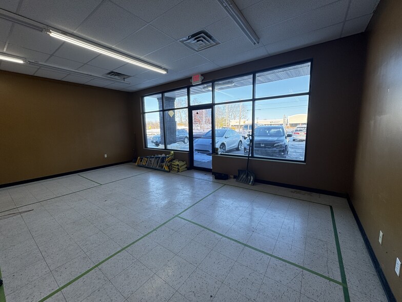More Photos Of 1101 N McCord Rd, Toledo Storefront For Lease