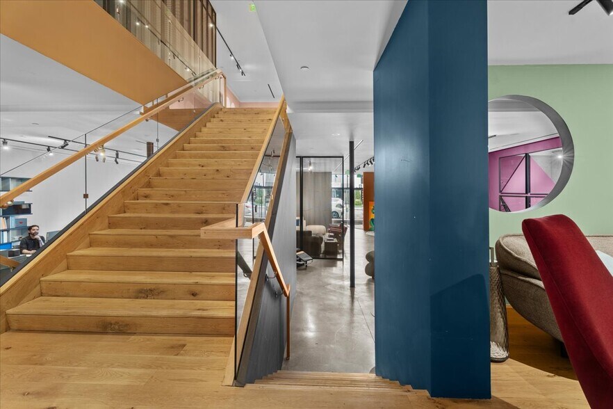 More Photos Of 145 N Robertson Blvd, West Hollywood Storefront For Lease