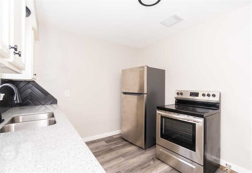 More Photos Of 5022 Mallow St, Houston Apartments For Sale