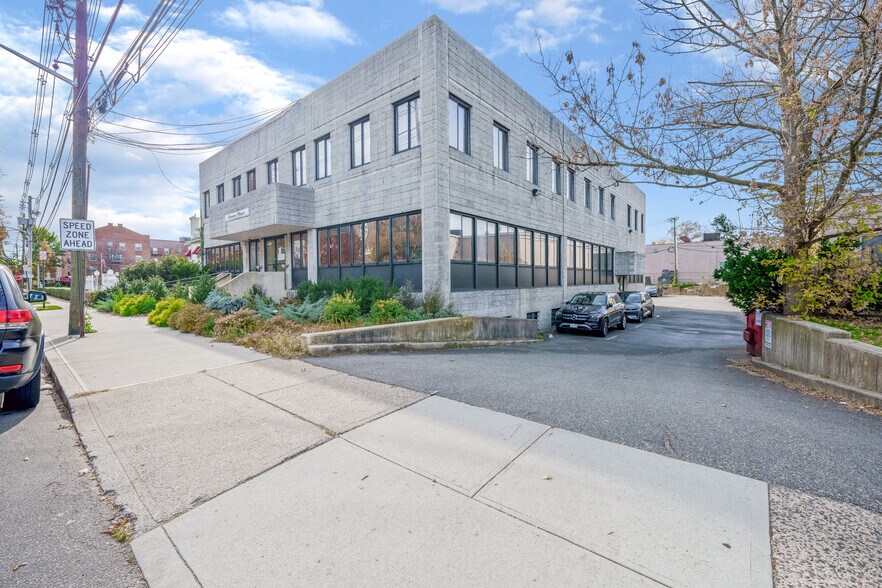 More Photos Of 30 S Ocean Ave, Freeport Loft Creative Space For Lease