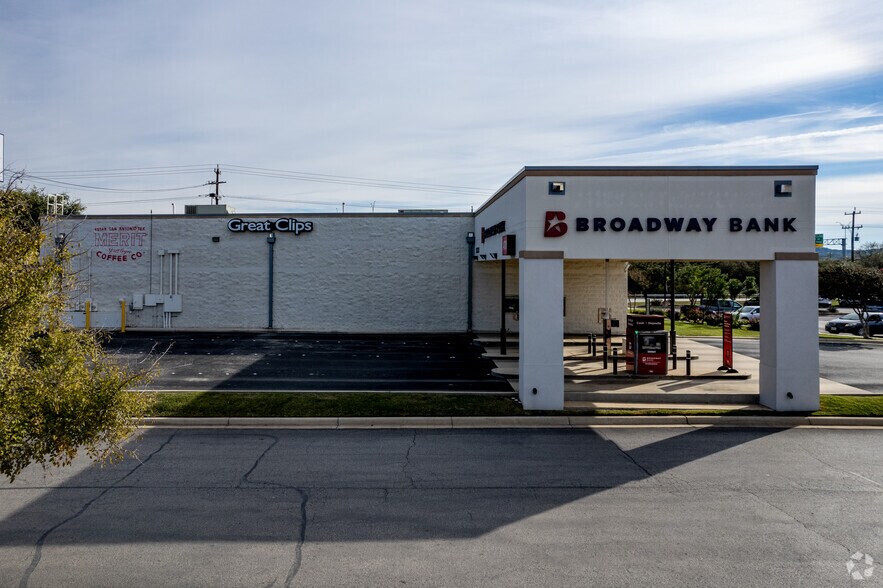 More Photos Of 24165 W IH-10, San Antonio Unknown For Lease
