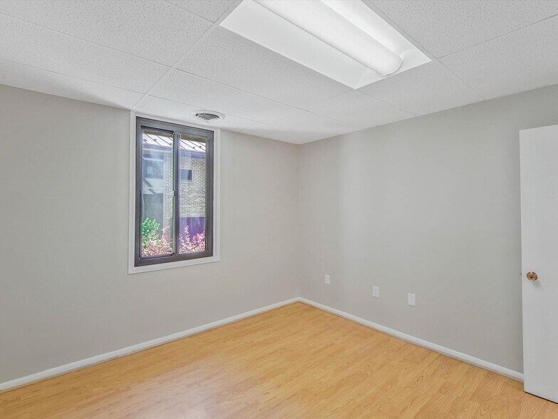 More Photos Of 311 Maple Ave W, Vienna Medical For Lease