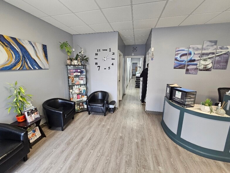 Primary Photo Of 158 Jericho Tpke, Mineola Storefront Retail Residential For Lease