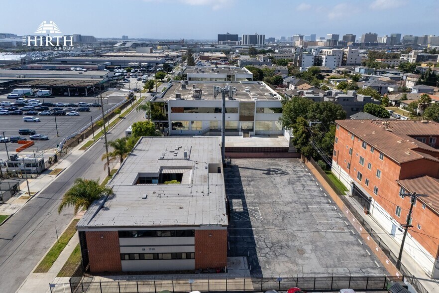 More Photos Of 8621 Bellanca Ave, Los Angeles Office For Lease