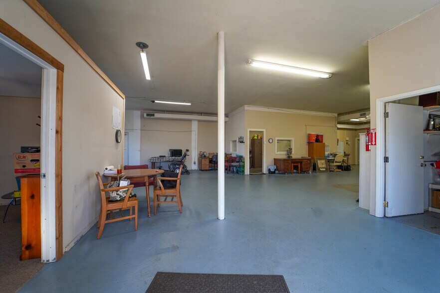 More Photos Of 802 North St, Victoria General Retail For Sale