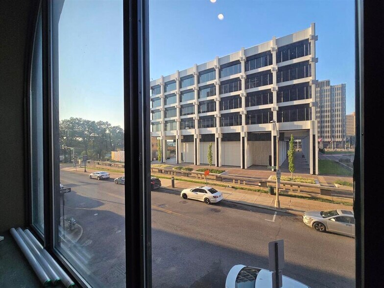 More Photos Of 109 N Main St, Memphis Apartments For Lease