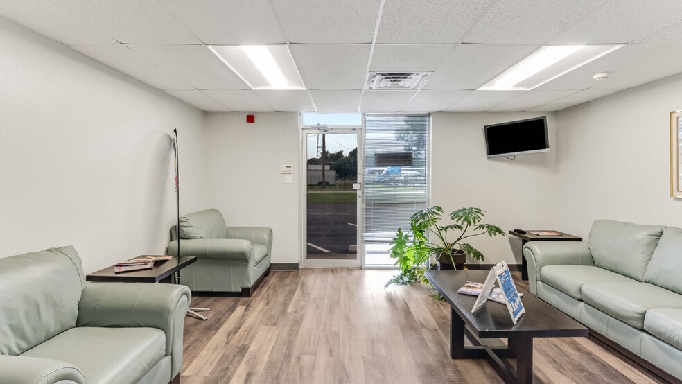 More Photos Of 2925 Fm 1960 Rd, Humble Office For Sale