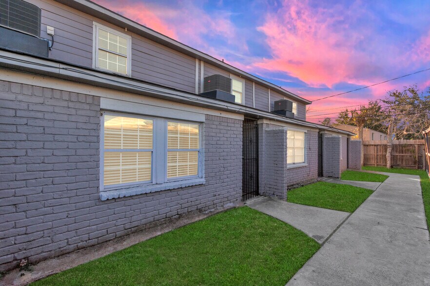 More Photos Of 6659 Brittmoore rd, Houston Multifamily For Sale