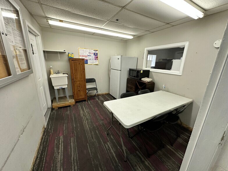 More Photos Of 1007 Lexington Ave, Salisbury Manufacturing For Sale