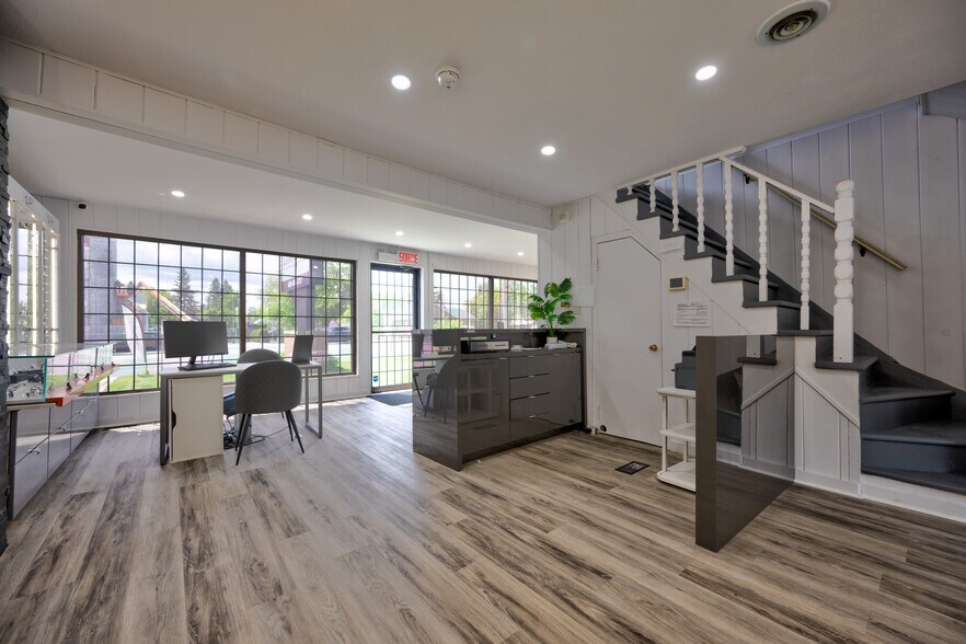More Photos Of 96 Boul Du Curé-Labelle, Sainte-therese Freestanding For Sale