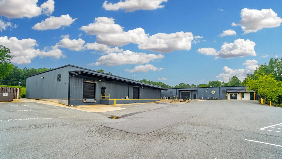 More Photos Of 1907 Gateway Blvd, Charlotte Warehouse For Sale