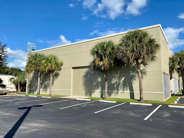 More Photos Of 1375 US Highway 1, Vero Beach Flex For Lease