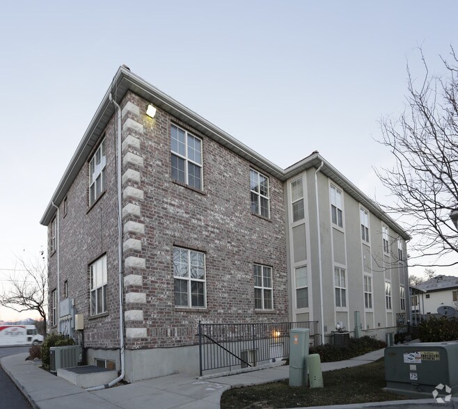 More Photos Of 8813 S Redwood Rd, West Jordan Office For Lease