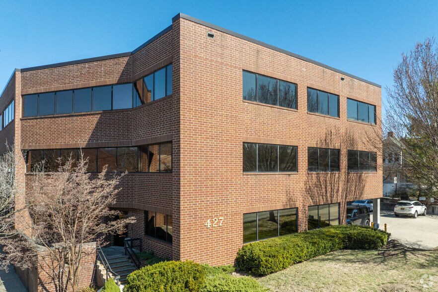 Primary Photo Of 427 Bedford Rd, Pleasantville Office Residential For Lease