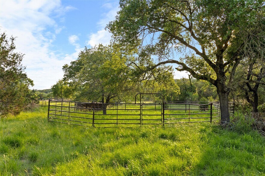 More Photos Of 900 Lost Valley Rd, Dripping Springs Land For Sale