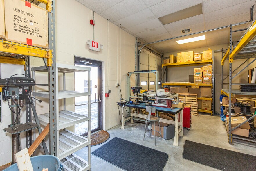 More Photos Of 37 Lark Industrial Pky, Greenville Warehouse For Sale