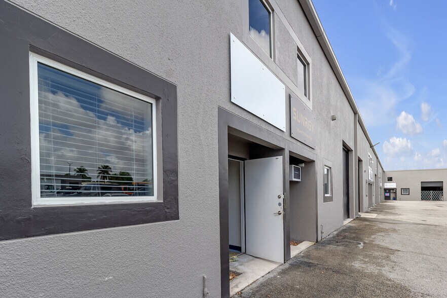 More Photos Of 14000-14048 SW 140th St, Miami Warehouse For Lease