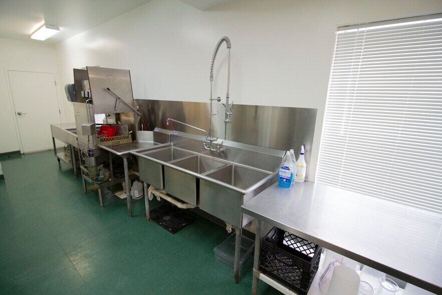 More Photos Of 3125 W Michigan Ave, Kalamazoo Dormitory For Sale