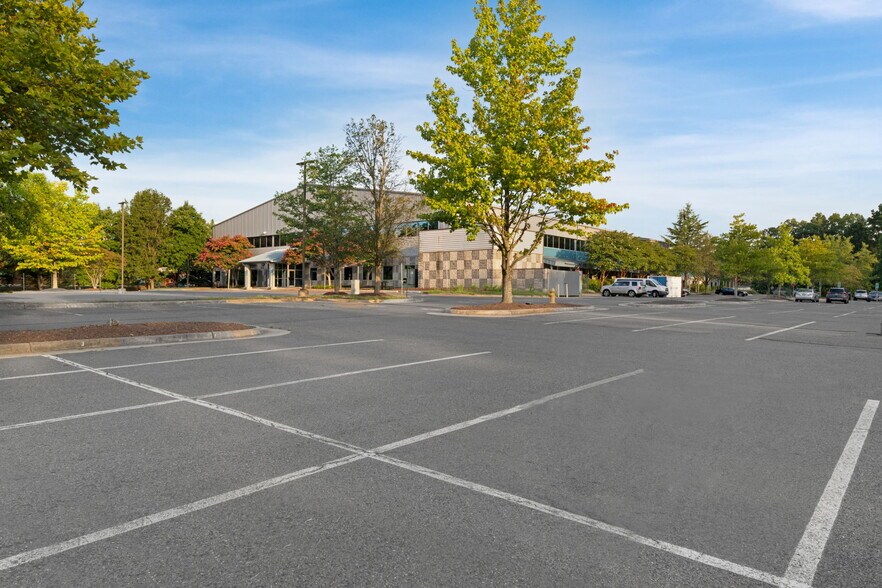 More Photos Of 10021 Balls Ford Rd, Manassas Office For Lease