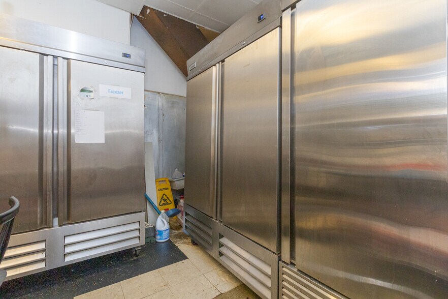 More Photos Of 122 W Whitner St, Anderson Restaurant For Lease