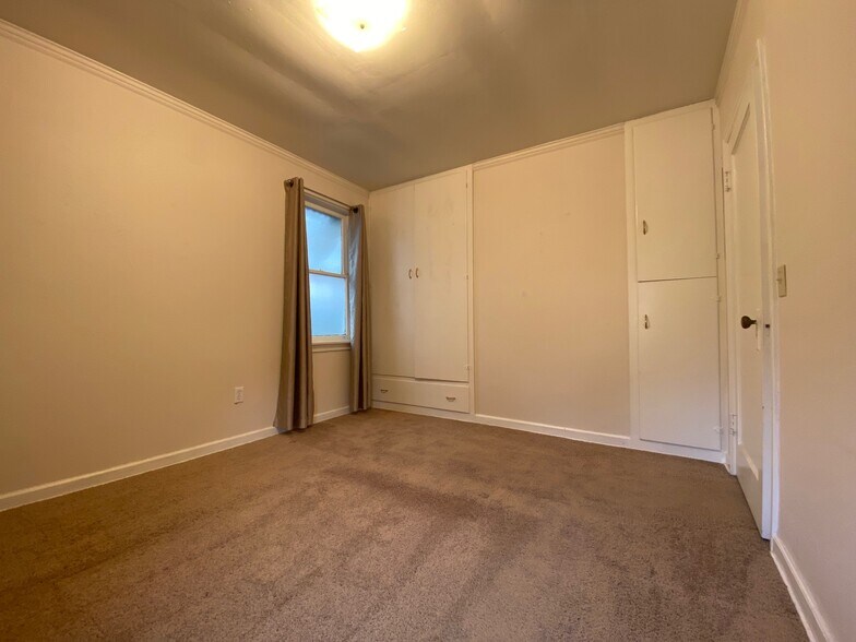 More Photos Of 6403 Tompkins Ct, West Linn Multifamily For Sale