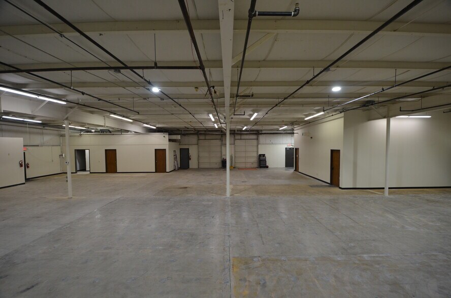 More Photos Of 4000 Brownsboro Rd, Winston-Salem Light Manufacturing For Lease