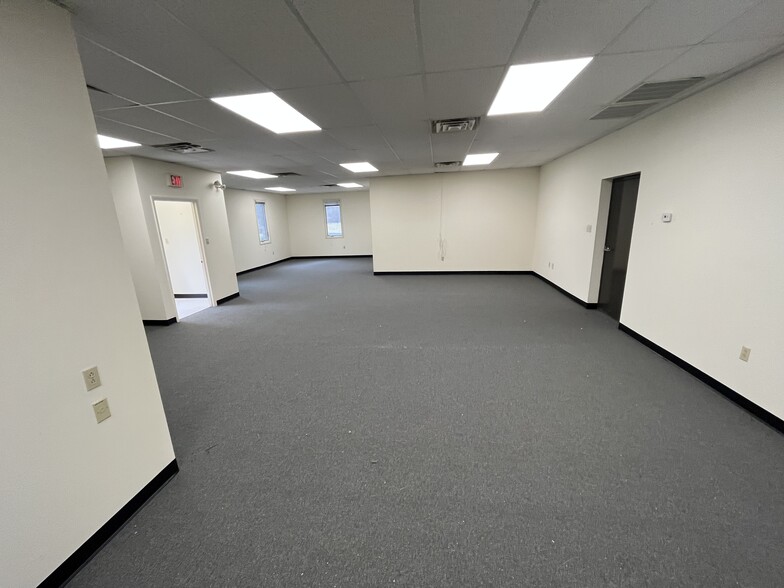 More Photos Of 398-426 Industrial Dr, North Wales Unknown For Lease