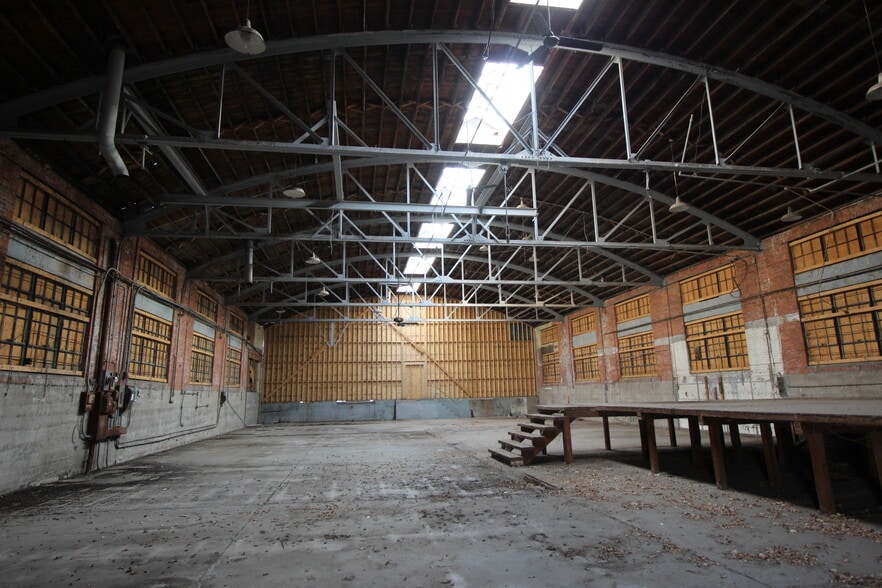 More Photos Of 1 Bay Dr, Great Falls Flex For Sale