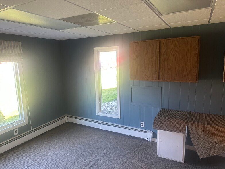 More Photos Of 198 North Main St, Rutland Town Office For Lease