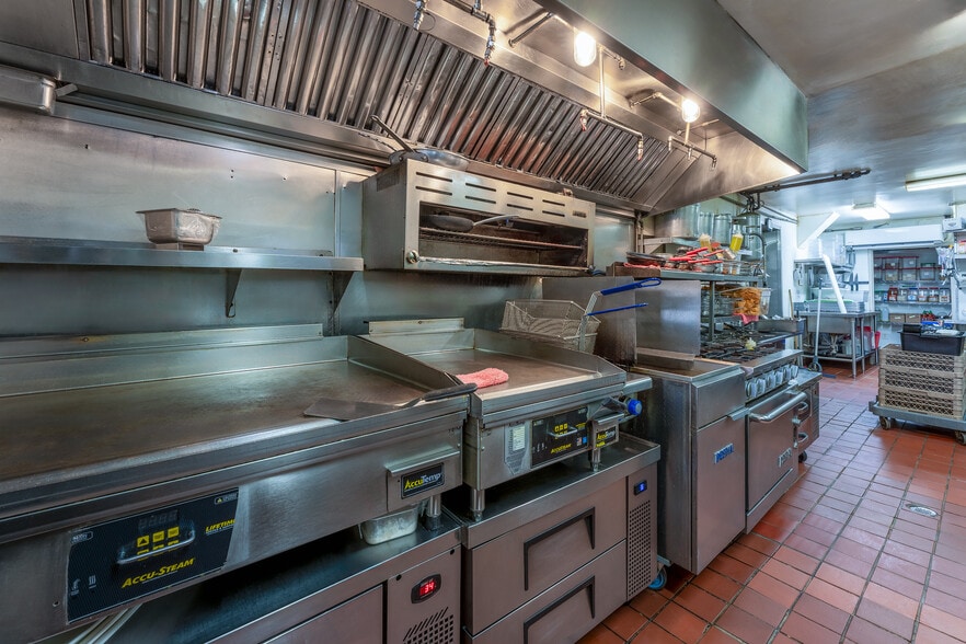 More Photos Of 2730 University Ave, San Diego Restaurant For Sale