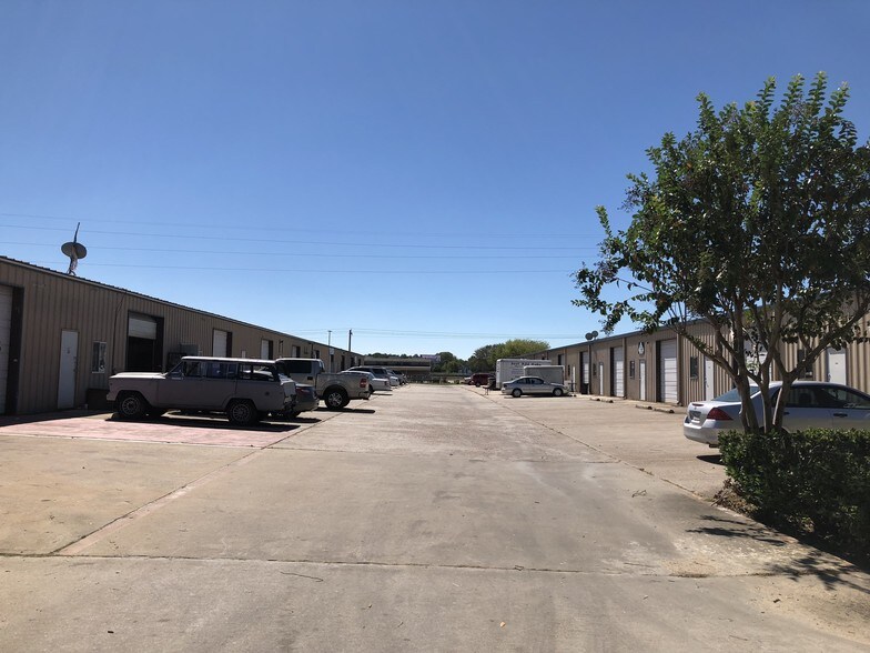 More Photos Of 3047 Cedar Dr, La Marque Flex For Lease
