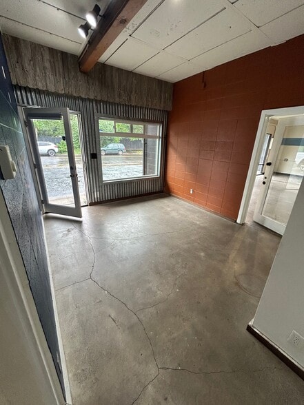 More Photos Of 245 Van Buren St, Eugene Freestanding For Lease