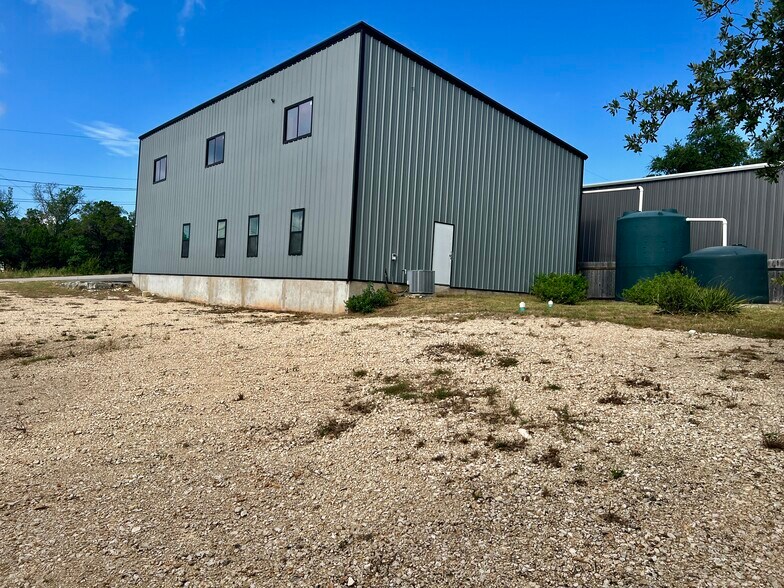 More Photos Of 15014 Iowa St, Austin Industrial For Sale