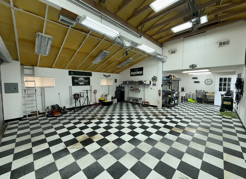 More Photos Of 4953 Big Lake, Lake Charles Office For Sale