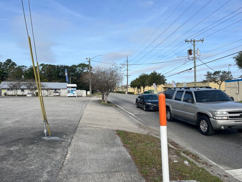 More Photos Of 1906 Parental Home Rd, Jacksonville Storefront For Sale