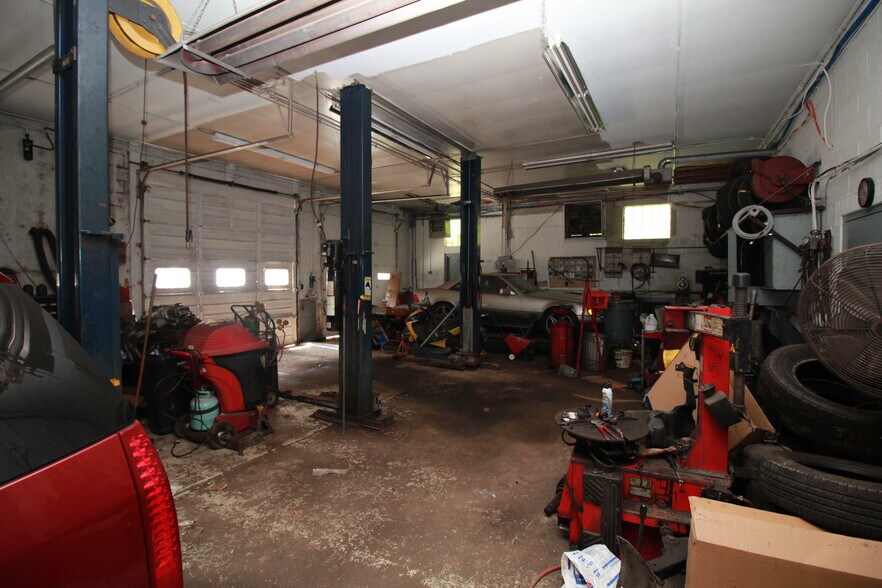 More Photos Of 801 Universal Rd, Pittsburgh Auto Repair For Sale
