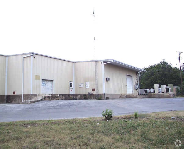 More Photos Of 5306 Middle Fiskville Rd, Austin Showroom For Lease