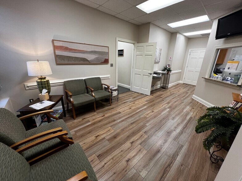 More Photos Of 1258 Mann Dr, Matthews Medical For Sale