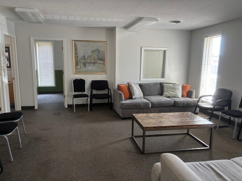 More Photos Of 10 S Portage Path, Akron Medical For Lease