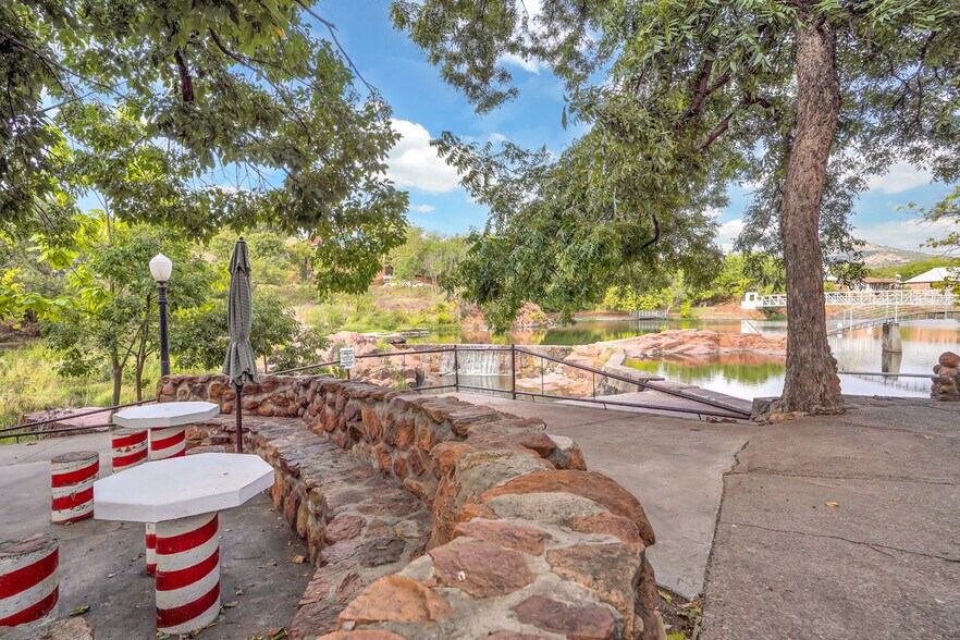 More Photos Of 140 E Lake Dr, Medicine Park Restaurant For Sale