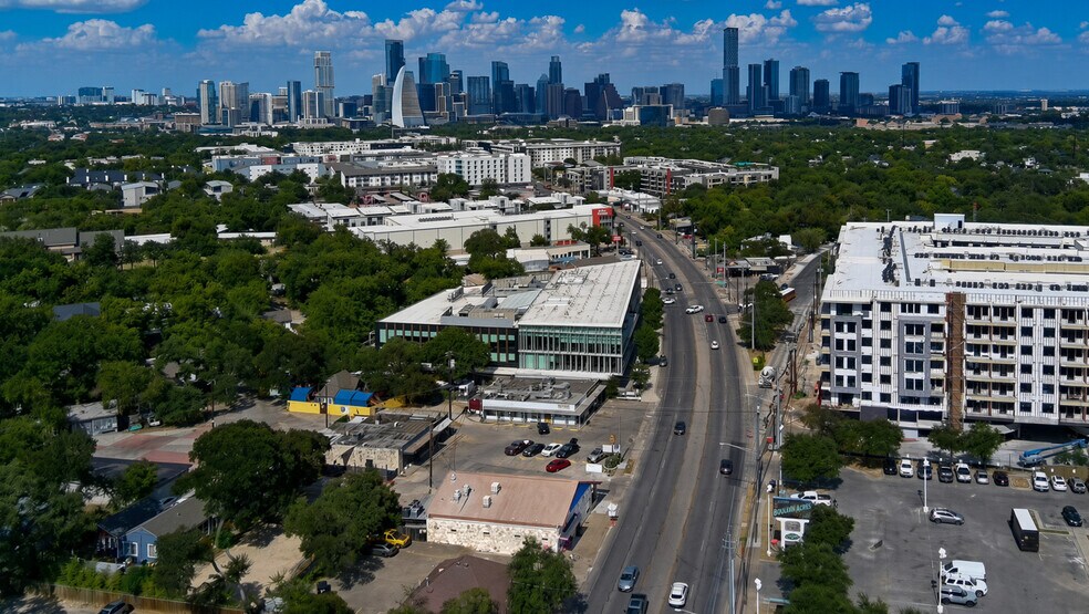 More Photos Of 2038 S Lamar Blvd, Austin Freestanding For Lease