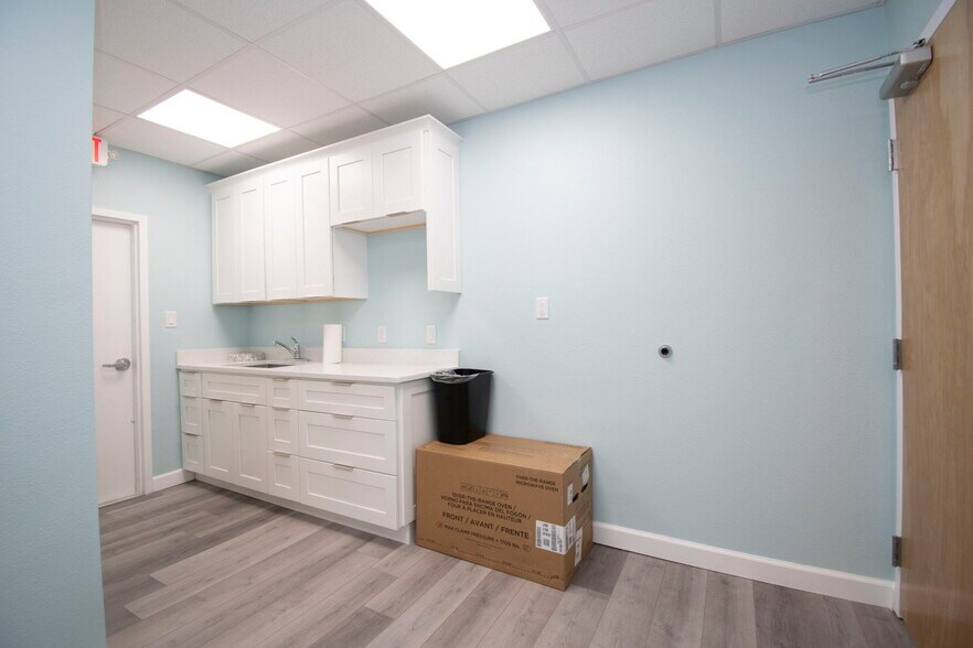 More Photos Of 4535 Tamiami Trl, Port Charlotte Office For Lease