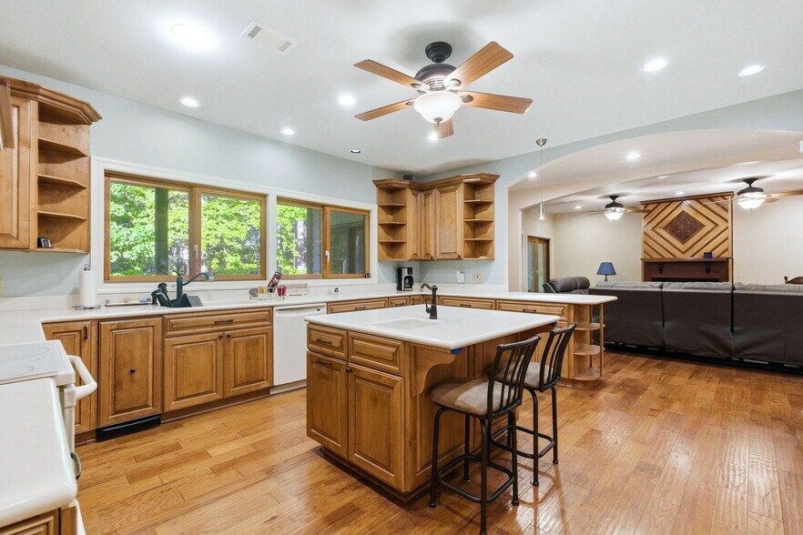 More Photos Of 267 Stinson Dr, Clinton Specialty For Sale