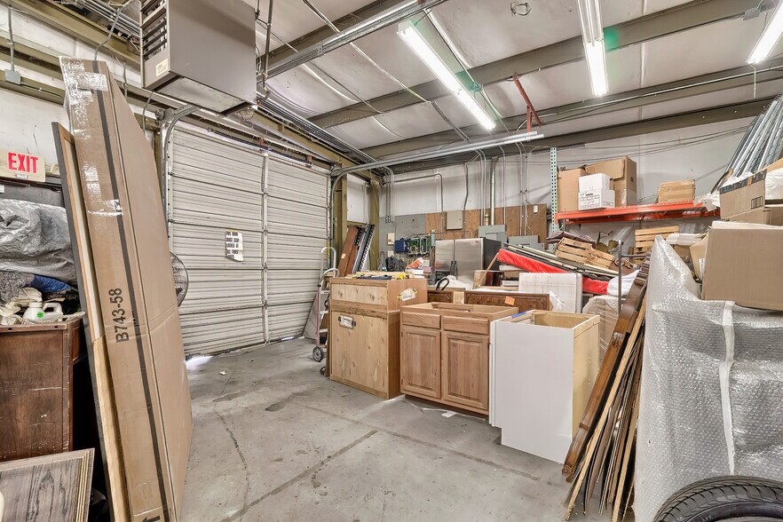 More Photos Of 1076 Sunset Blvd, West Columbia Flex For Sale