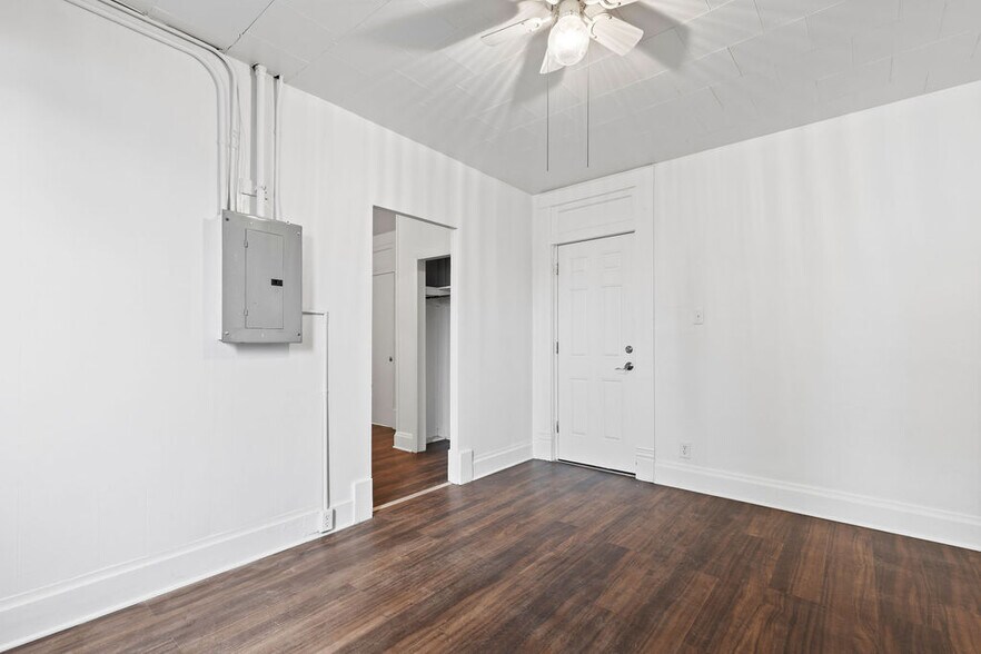 More Photos Of 1185-1205 W Broad St, Columbus Storefront Retail Office For Sale