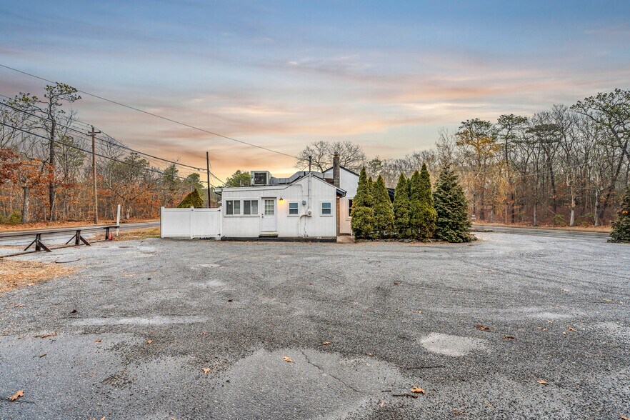 More Photos Of 412 Montauk Hwy, East Quogue Freestanding For Sale