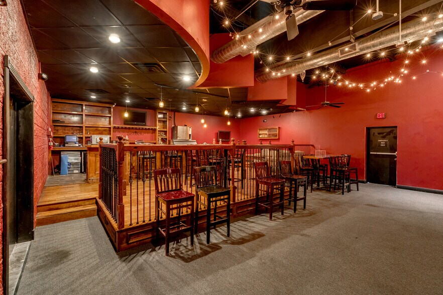 More Photos Of 470 This Way St, Lake Jackson General Retail For Sale