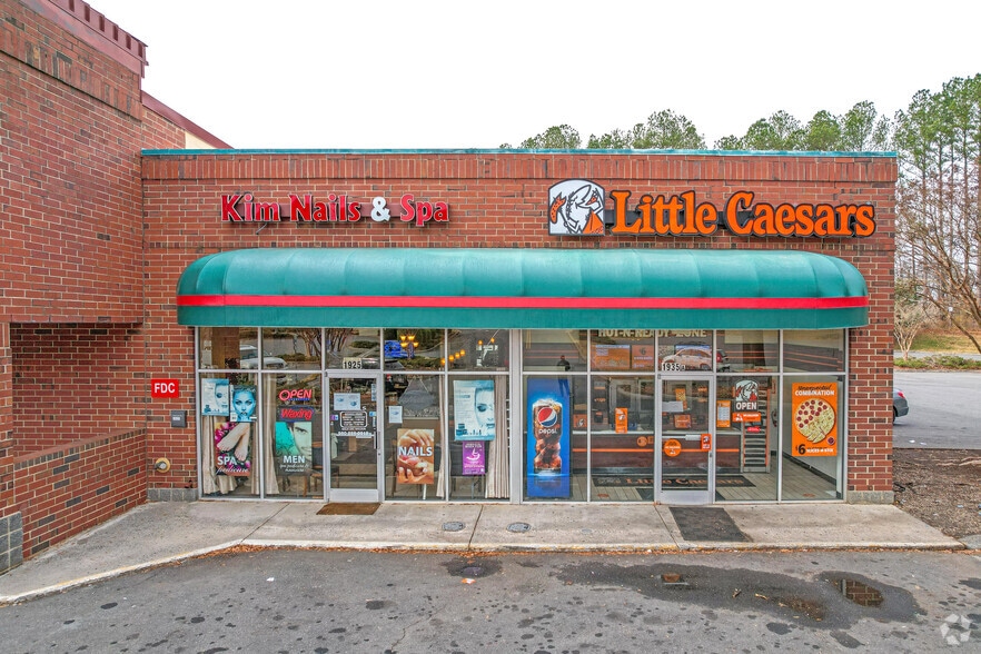 More Photos Of 1925-1955 Davis Park Rd, Gastonia General Retail For Sale